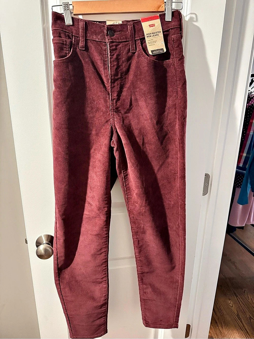 Levi's High Waisted Mom Jeans Women's Straight Leg Burgundy Waist 25